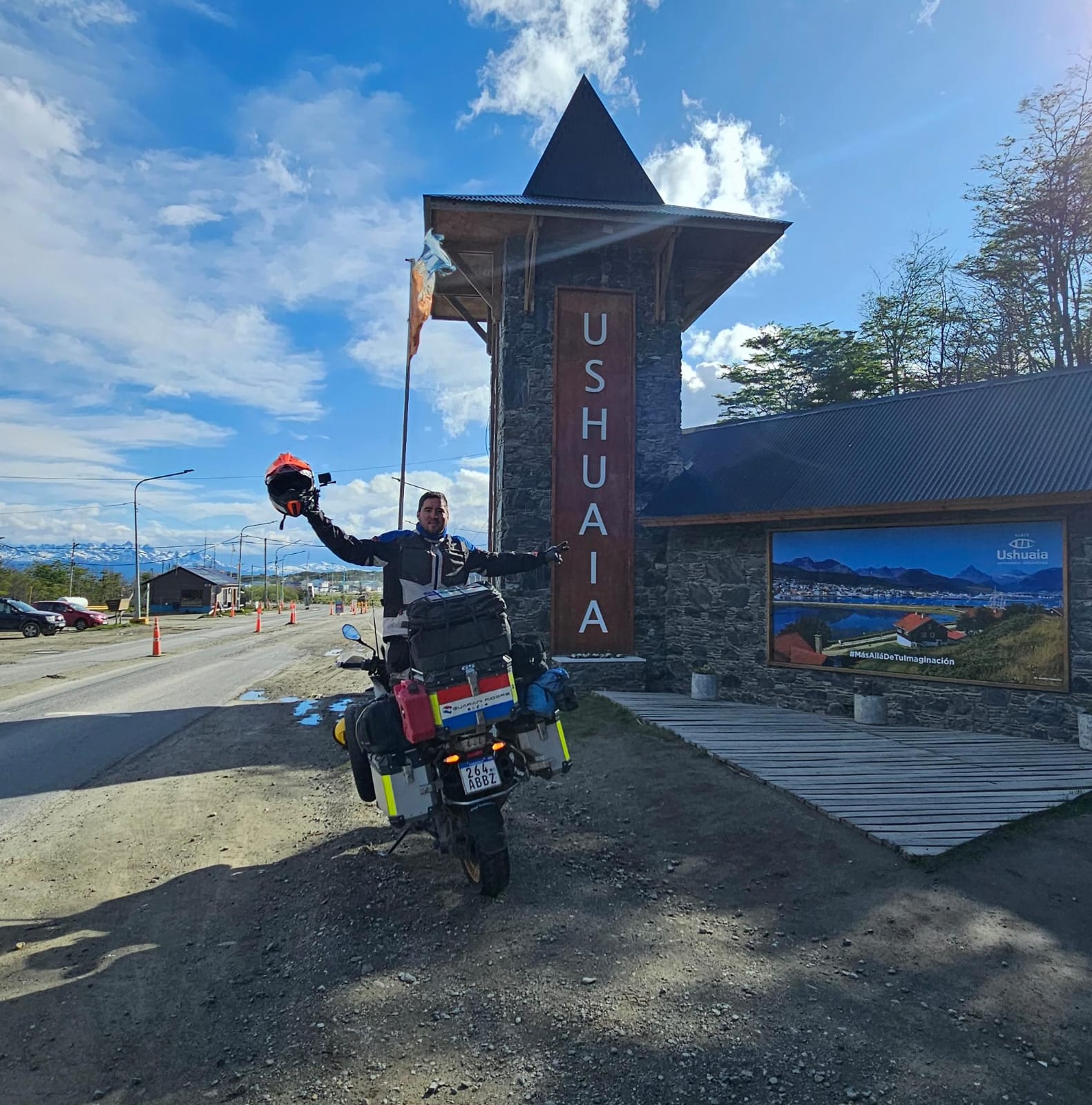 Steven Martínez invitando a conectar para la vuelta al mundo